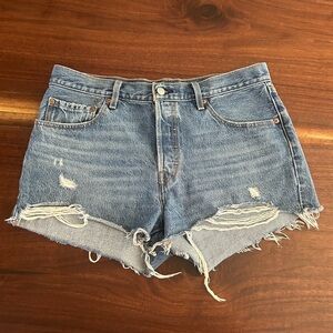 🌷 Levi’s 501 High Waisted Jean Shorts Button Fly Distressed Size 31